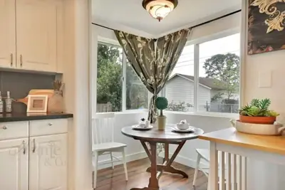 Image de Charming Gem in Tacoma