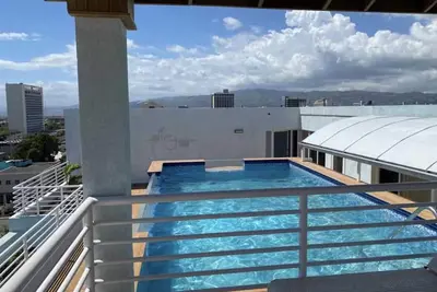 Image de Gated Luxury New Kingston 1 Bdrm Condo Pool & Gym