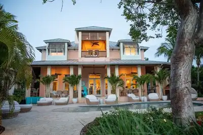 Image de Buttonwood on the Bay, Luxury Dock, Private Site on Pink Sands Beach, Pickleball