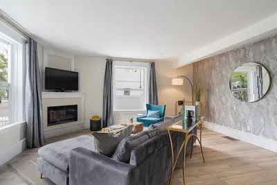 Image de Charlevoix Charm: Boujee Downtown Bungalow