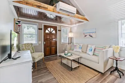 Image de Romantic Nautical Hideaway!