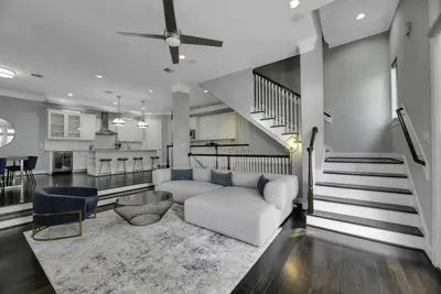 Image de Exquisite townhome in the heart of Houston!