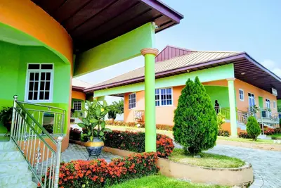Image de Beautiful ambiance and serene environment. Beautiful scenery and Greener. visit!