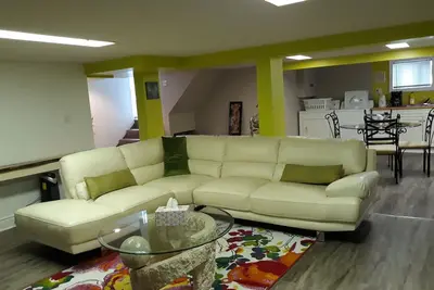 Image de Paradise Homes - Beautiful 2-bedroom basement unit