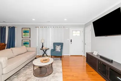 Image de This house is a 5 bedrooms, 3 bathrooms, located in Atlanta, Ga.