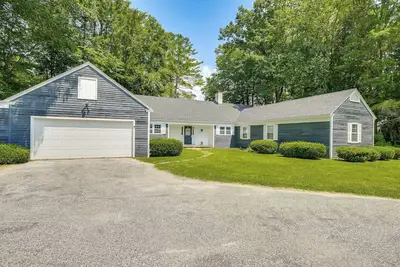 Image de Water-View Home in the Berkshires
