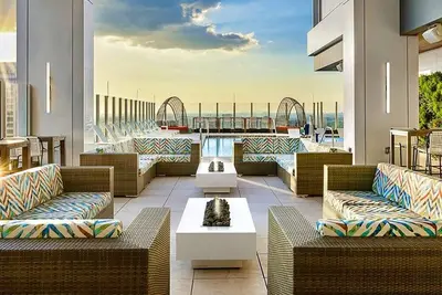 Image de Cw Atlanta - Huge 2br Pres. - Rooftop Pool & Bar - Walk to Mb Stadium, Sf Arena