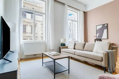 Image de Historic Mariahilf 2br w/ Elevator, nr Mariahilfer Strasse, by Blueground