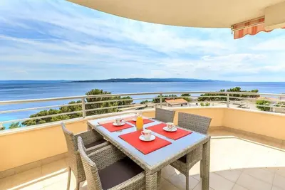 Image de Appartement de deux chambres avec la terrasse et la vue sur le mer Brela, Makarska (A-19998-c)