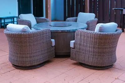Image de Luxurious Open Concept Space With Amazing Patio