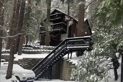 Image de Charming Mountain Cabin 3br/3ba +Loft minutes from the lake