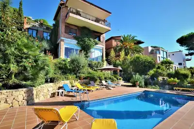 Image de VIlla Flores 8 personnes avec piscine privée à Lloret de mar