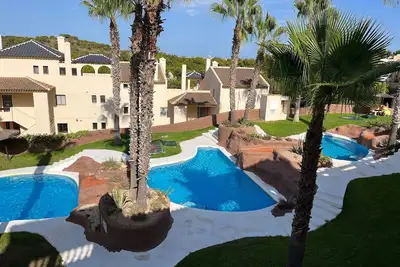 Image de Lovely large penthouse apartment by golf and beach.