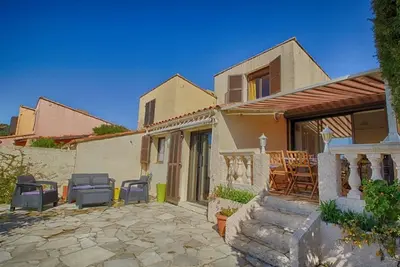 Image de Villa 3 pièces avec piscine et tennis, plage à 1. 4 km, 6 couchages - Porticcio