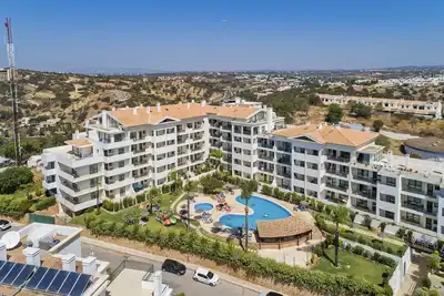 Image de Modern 2 bed 2 bath apt, wifi, A/C, short walk Old Town