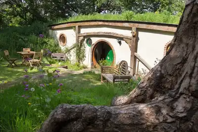 Image de Entire Hobbit Hole Subterranean House Pod Hollow Pet Friendly Private Garden