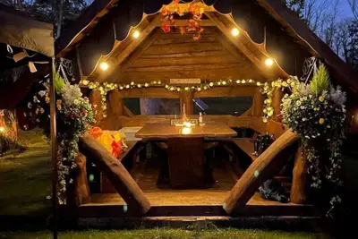 Image de Stunning unique luxury private glamping experience with wood fired hot tub