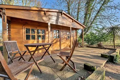 Image de Cosy Countryside Woodland Lodge with Outdoor Seating - Dog Friendly