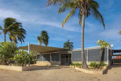 Image de Billfish - Close to town and across from bushland