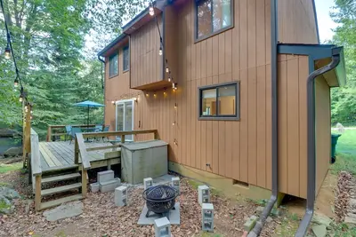 Furnished Deck & Game Room: Cabin in Tobyhanna