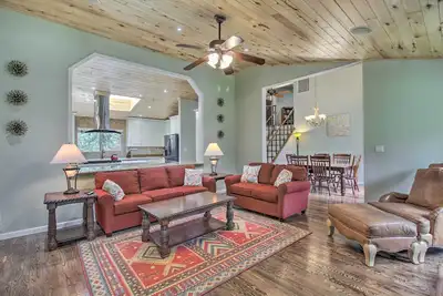 Image de Cozy Pinetop Retreat w/ Yard & Heated Gazebo!