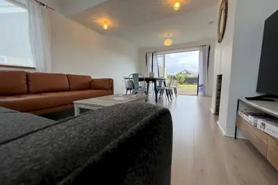 Image de Pass the Keys | The Sands Superb Newly Refurbished Beach Home
