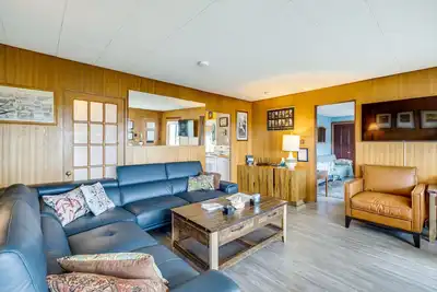 Image de Beachfront Cottage on Seaside Promenade w/ Hot Tub