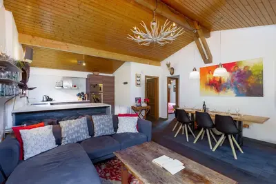 Image de Chalet Nicolas - Cinq Chambres Chalet, Couchages 12