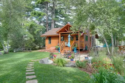 Image de Lakefront Cabin w/ Private Dock & Fire Pit!