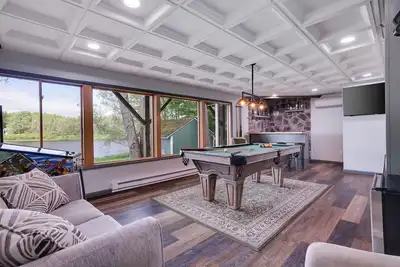 Image de Waterfront Lakehouse: Lakefront, Views, Sauna, Kayaks, Games, Pinball, and more