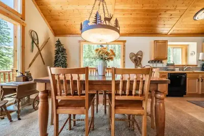 Image de Come Leaf Peep at the Cabin! Pet and kid friendly!