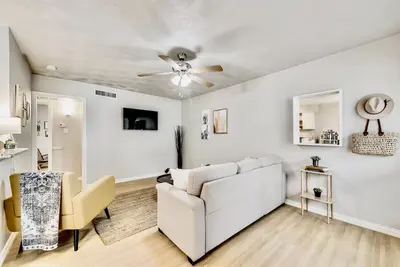 Image de Global Cup Modern Artistic Flat - Arboretum Tickets Included