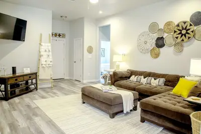 Image de Cozy Bo-Ho Lake Retreat