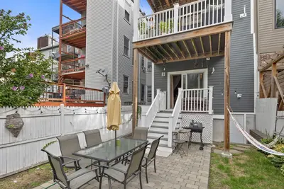Image de New 2br|2ba Condo in Jefferies Point with Backyard