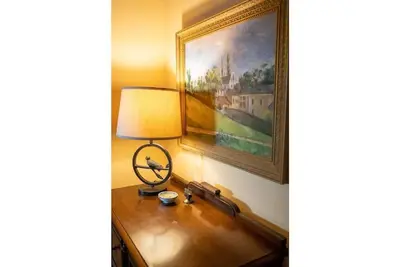 Image de Luxury Apartment in Scranton's Hill Section!