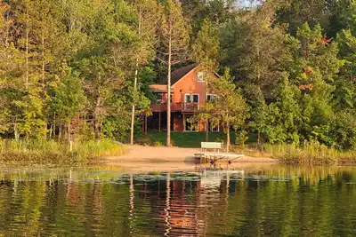 Image de Private Point Lake Chalet.