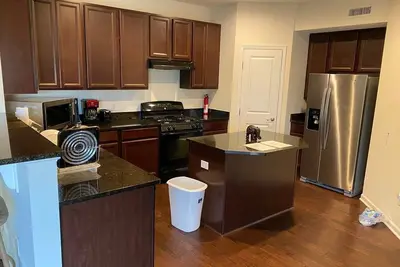 Image de Beautiful and spacious modern 3-bedroom house in Greenwood