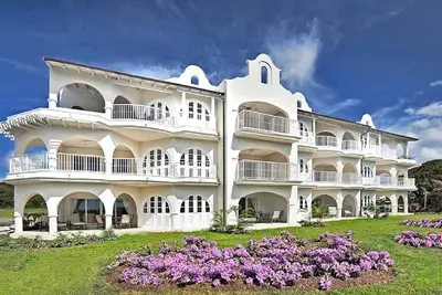 Image de Luxurious 3-bedroom apartment on Golf Course