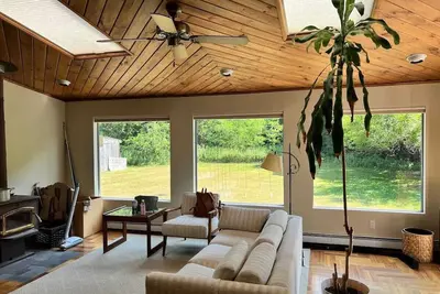 Image de newly renovated colonial 3 bedroom 3 bathroom long island home