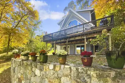 Image de Cottage at Sunny Day- Lakeside, views, kayak, dock