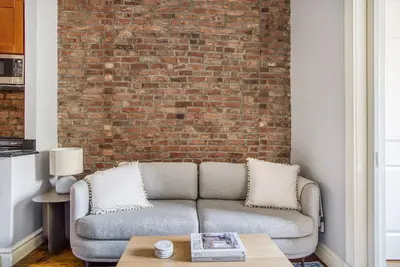 Image de Hip West Village 1br w/ W/D & Elevator, nr A train, by Blueground