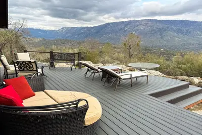 Image de Secluded and scenic Bass Lake/Yosemite area cabin with decks, grill & fireplace