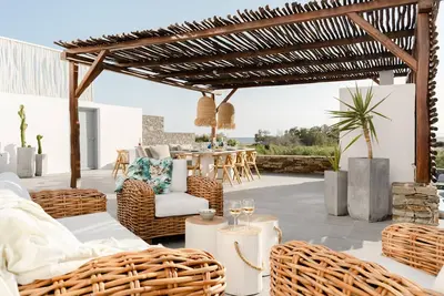 Image de Beach House on Plaka Beach, Pool/Jacuzzi