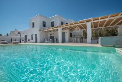Image de This villa is a 3 bedroom(s), 3. 5 bathrooms, located in Naxos, Naxos.
