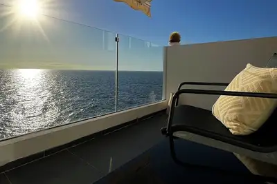 Image de At the Ocean's Edge