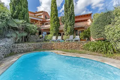 Image de Maison avec piscine et vues sur la montagne, à seulement 5 minutes du centre de la ville de Pollensa