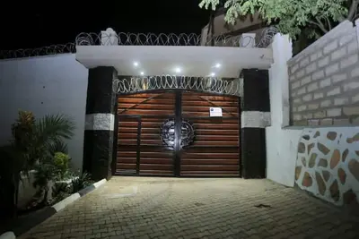Image de Stylish Art Inspired Family Apt w/pool*garden*wifi