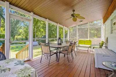 Image de Enchanting dog-friendly home w/ grill, firepit, full kitchen, & washer/dryer