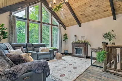 Image de Pet-Friendly Delta Cabin w/ Private Hot Tub!