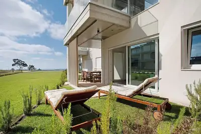 Appartement \"Luxury Boho Style Nazaré\" avec vue sur la mer, piscine partagée et Wi-Fi.